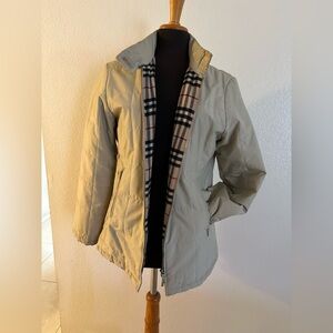 Beautiful Vintage Burberry Coat Wool Check Lining♥️